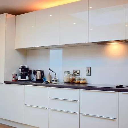 Modern Two Bedroom Off North Strand 公寓 *